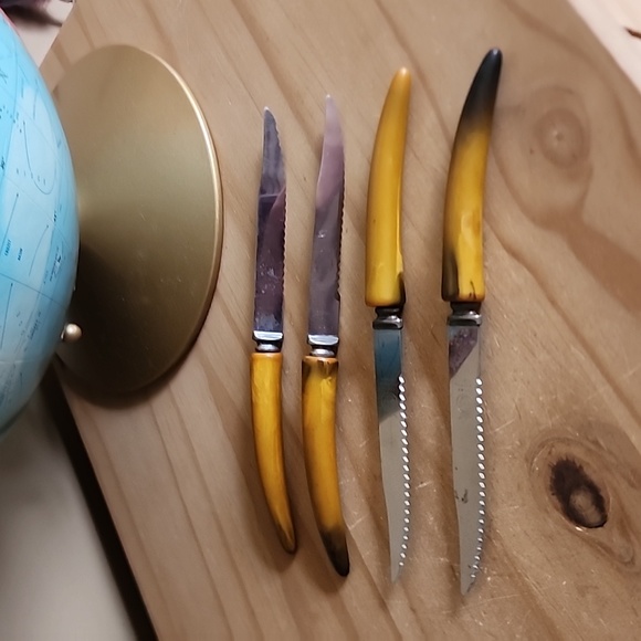 Vintage Crown Sheffield stainless steel  bakelite knifes - Picture 9 of 16